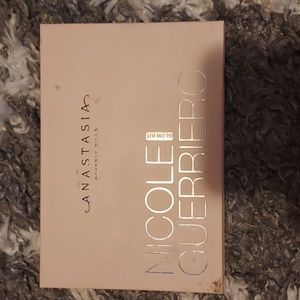 Anastasia Beverly Hills Highlighter Glow Kit